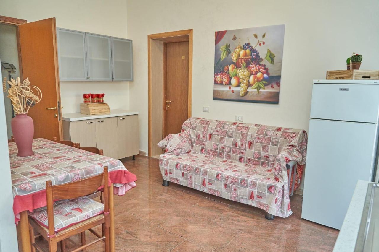 Le Stanze Di Ricci - Affittacamere Low Cost Lesina Extérieur photo