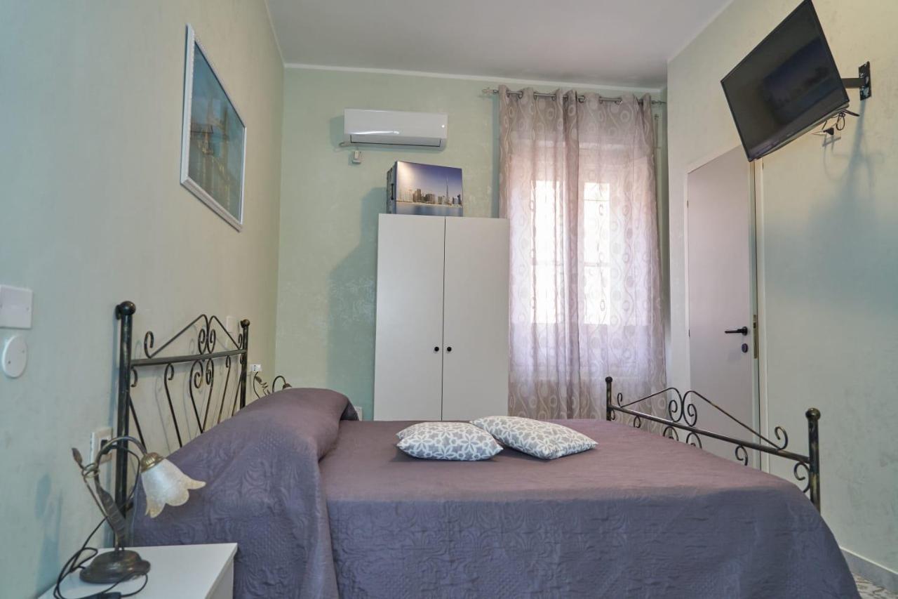 Le Stanze Di Ricci - Affittacamere Low Cost Lesina Extérieur photo
