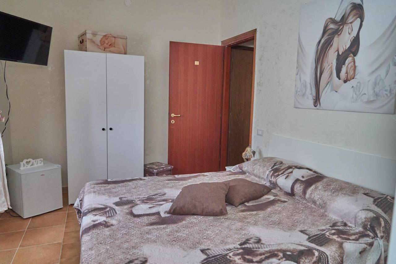 Le Stanze Di Ricci - Affittacamere Low Cost Lesina Extérieur photo