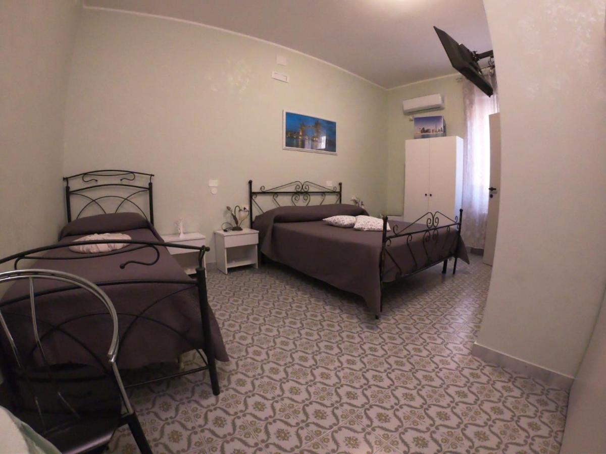 Le Stanze Di Ricci - Affittacamere Low Cost Lesina Extérieur photo