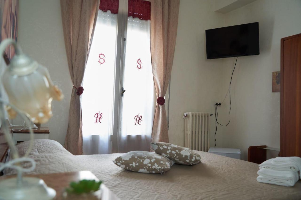 Le Stanze Di Ricci - Affittacamere Low Cost Lesina Extérieur photo