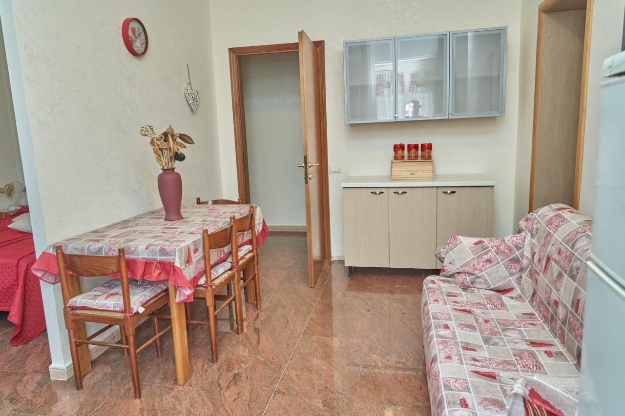 Le Stanze Di Ricci - Affittacamere Low Cost Lesina Extérieur photo