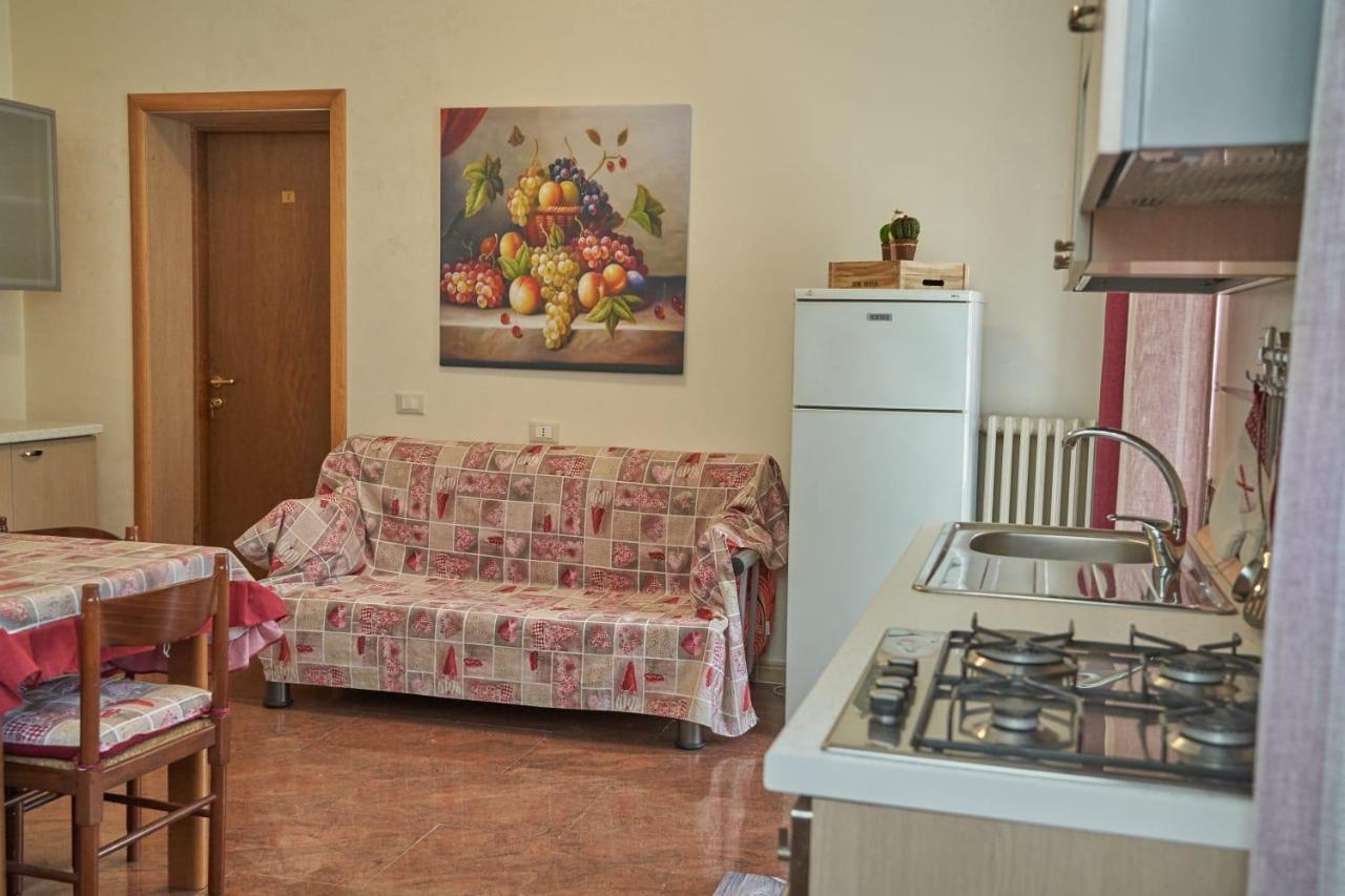Le Stanze Di Ricci - Affittacamere Low Cost Lesina Extérieur photo