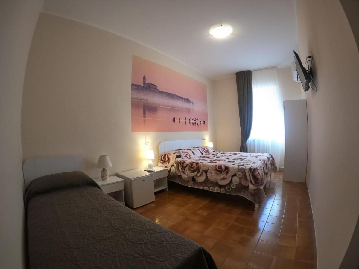 Le Stanze Di Ricci - Affittacamere Low Cost Lesina Extérieur photo