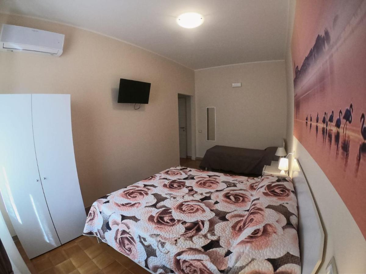 Le Stanze Di Ricci - Affittacamere Low Cost Lesina Extérieur photo