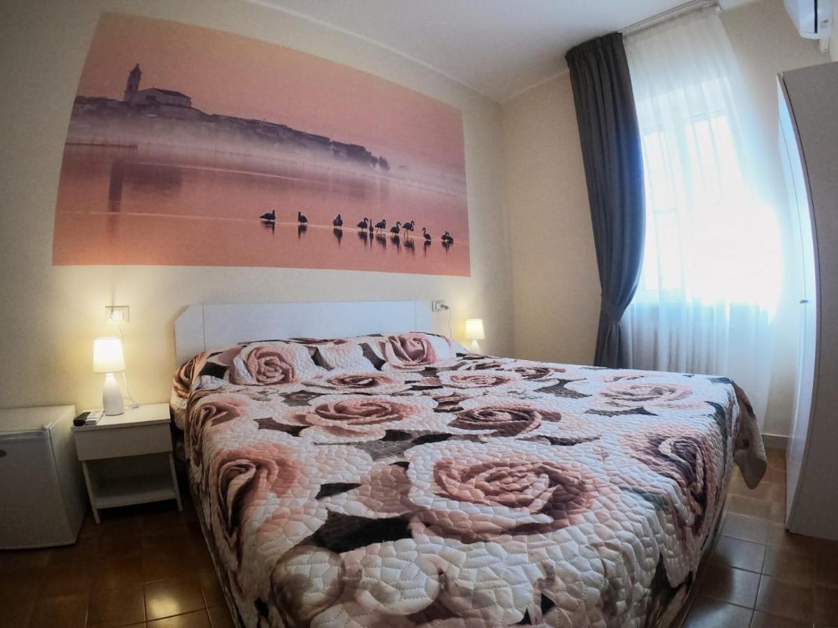 Le Stanze Di Ricci - Affittacamere Low Cost Lesina Extérieur photo