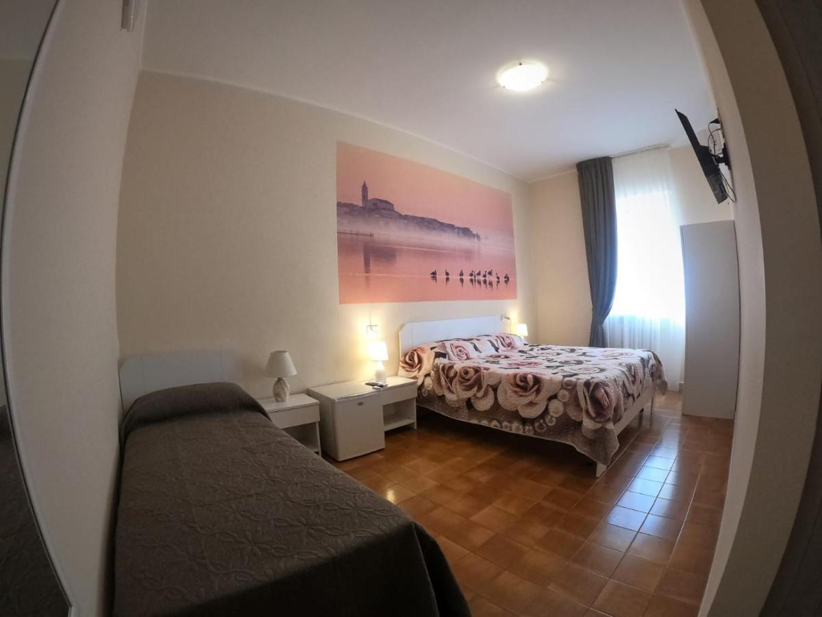 Le Stanze Di Ricci - Affittacamere Low Cost Lesina Extérieur photo