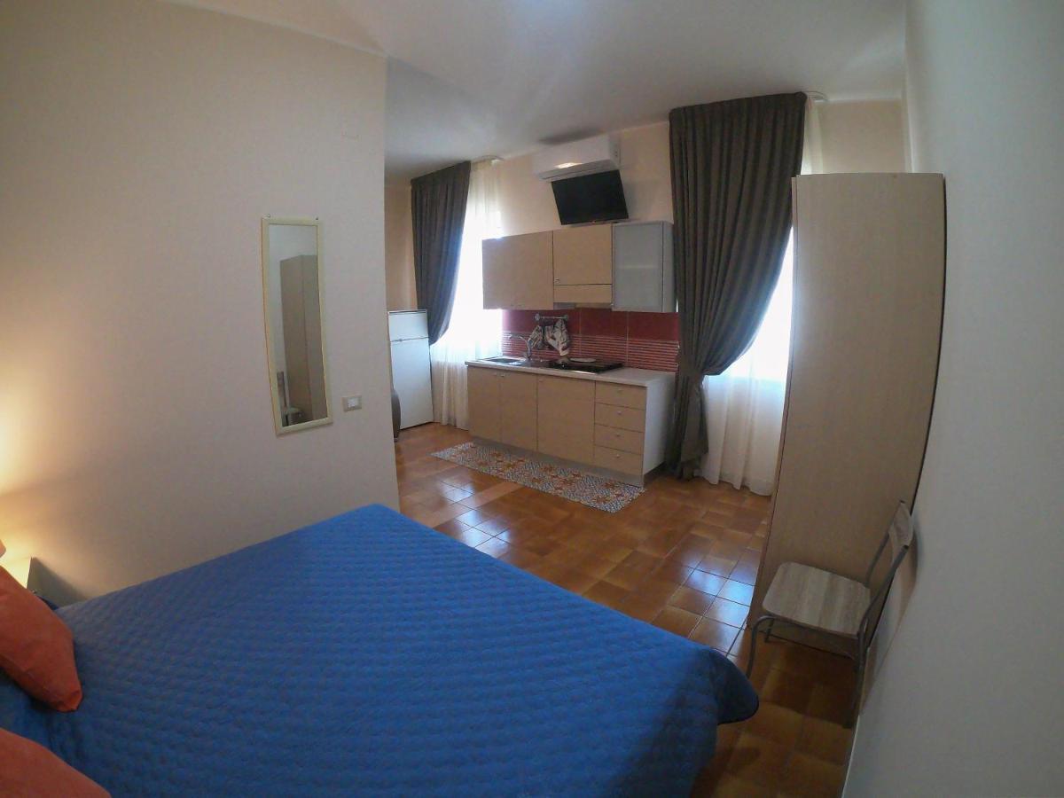 Le Stanze Di Ricci - Affittacamere Low Cost Lesina Extérieur photo