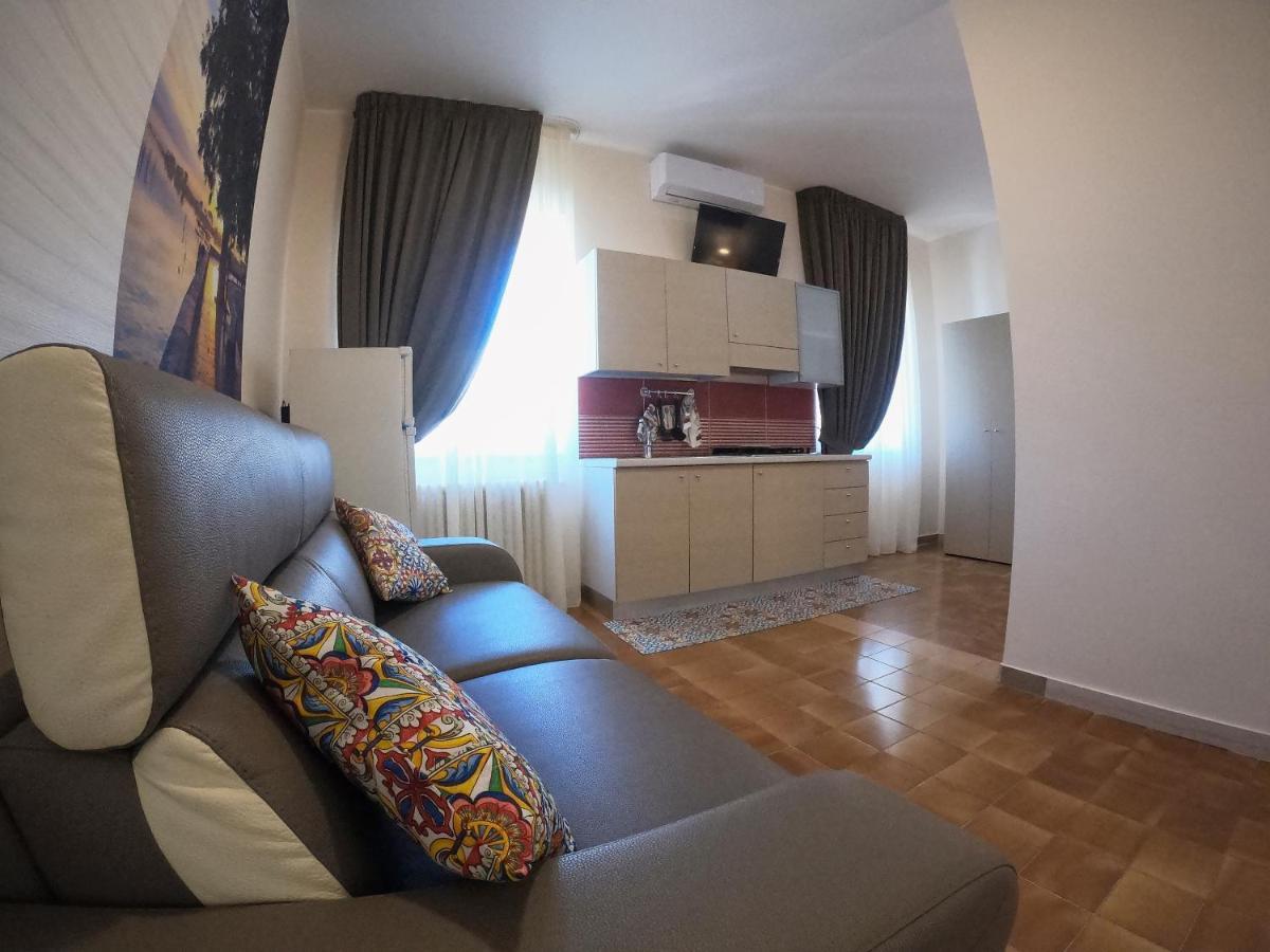 Le Stanze Di Ricci - Affittacamere Low Cost Lesina Extérieur photo