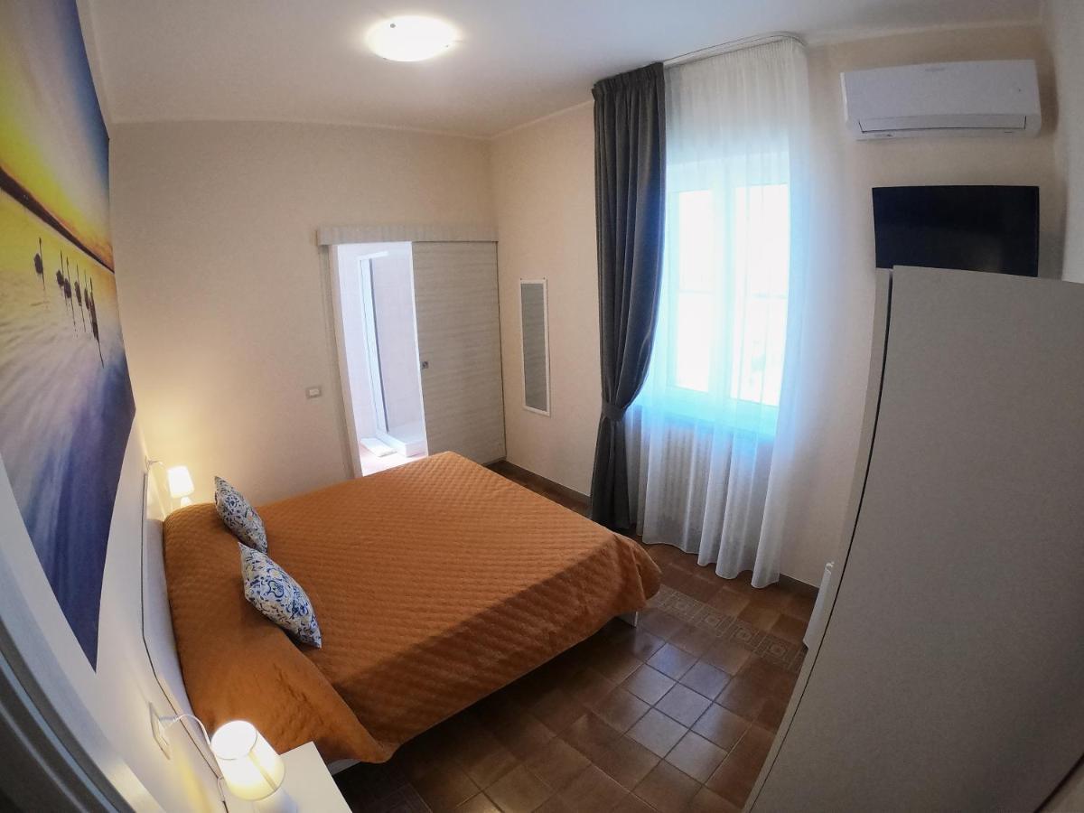 Le Stanze Di Ricci - Affittacamere Low Cost Lesina Extérieur photo