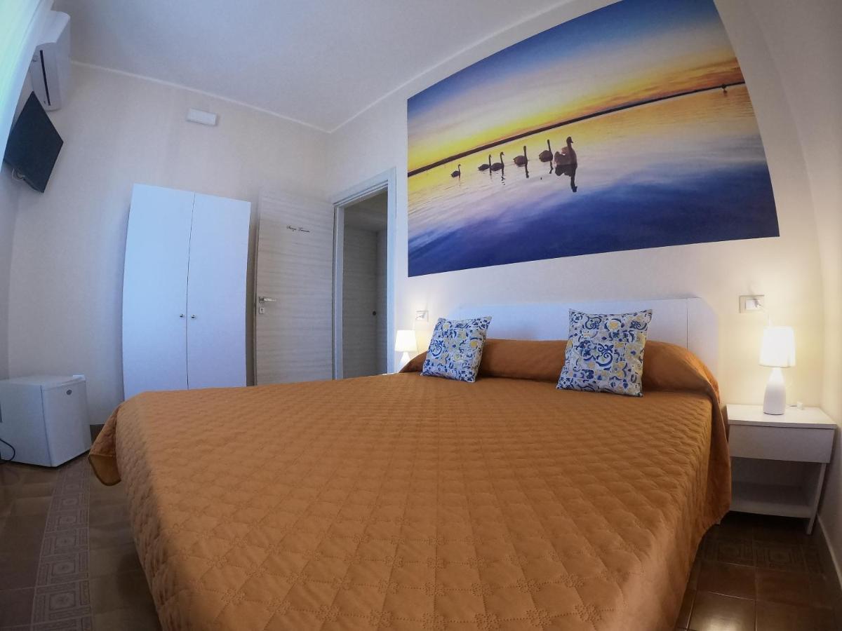 Le Stanze Di Ricci - Affittacamere Low Cost Lesina Extérieur photo